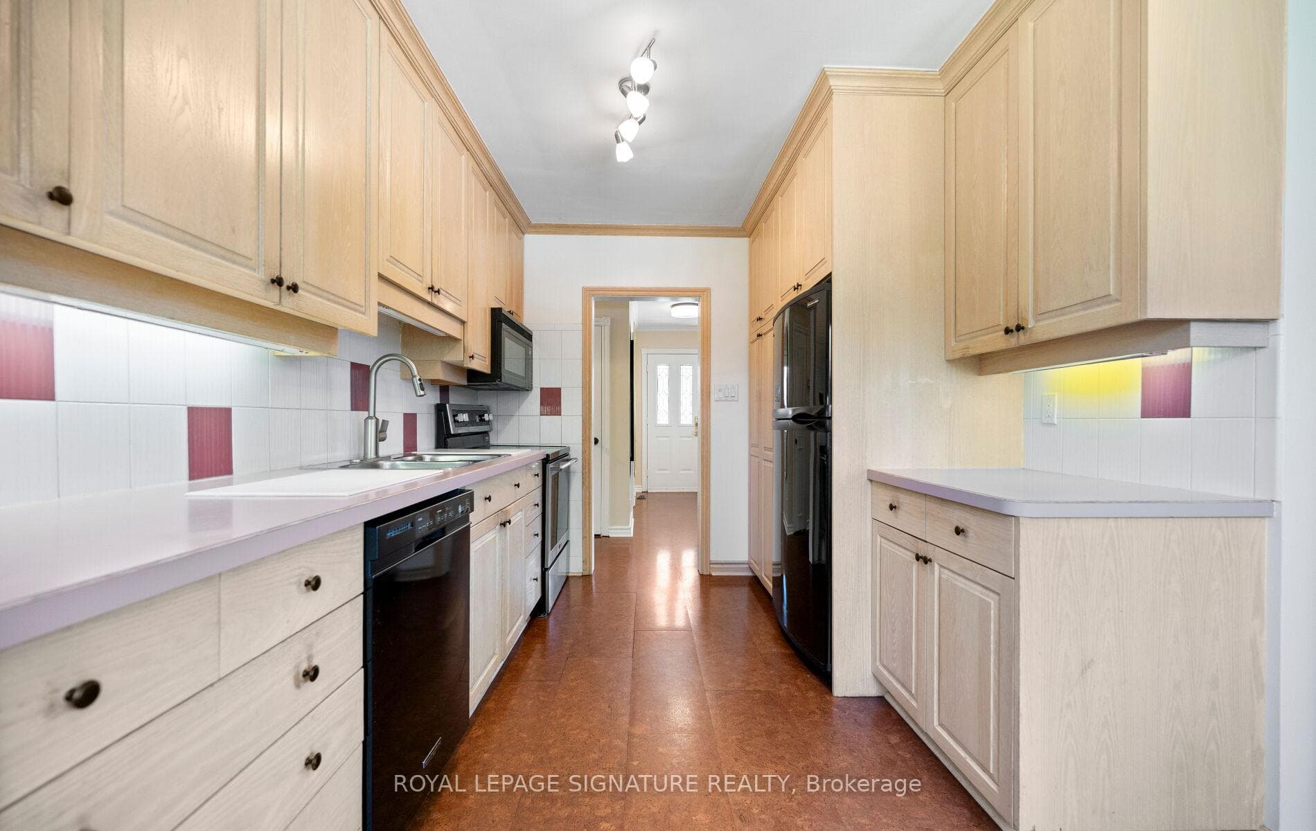 1570 Park Royale Boulevard - Detached photo 13 of 38 in Mississauga, Ontario