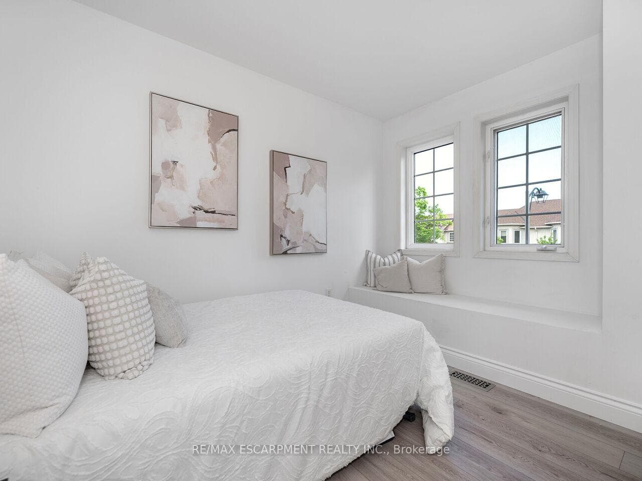 2448 Wooden Hill Circle - Townhouse photo 31 of 50 in Oakville, Ontario