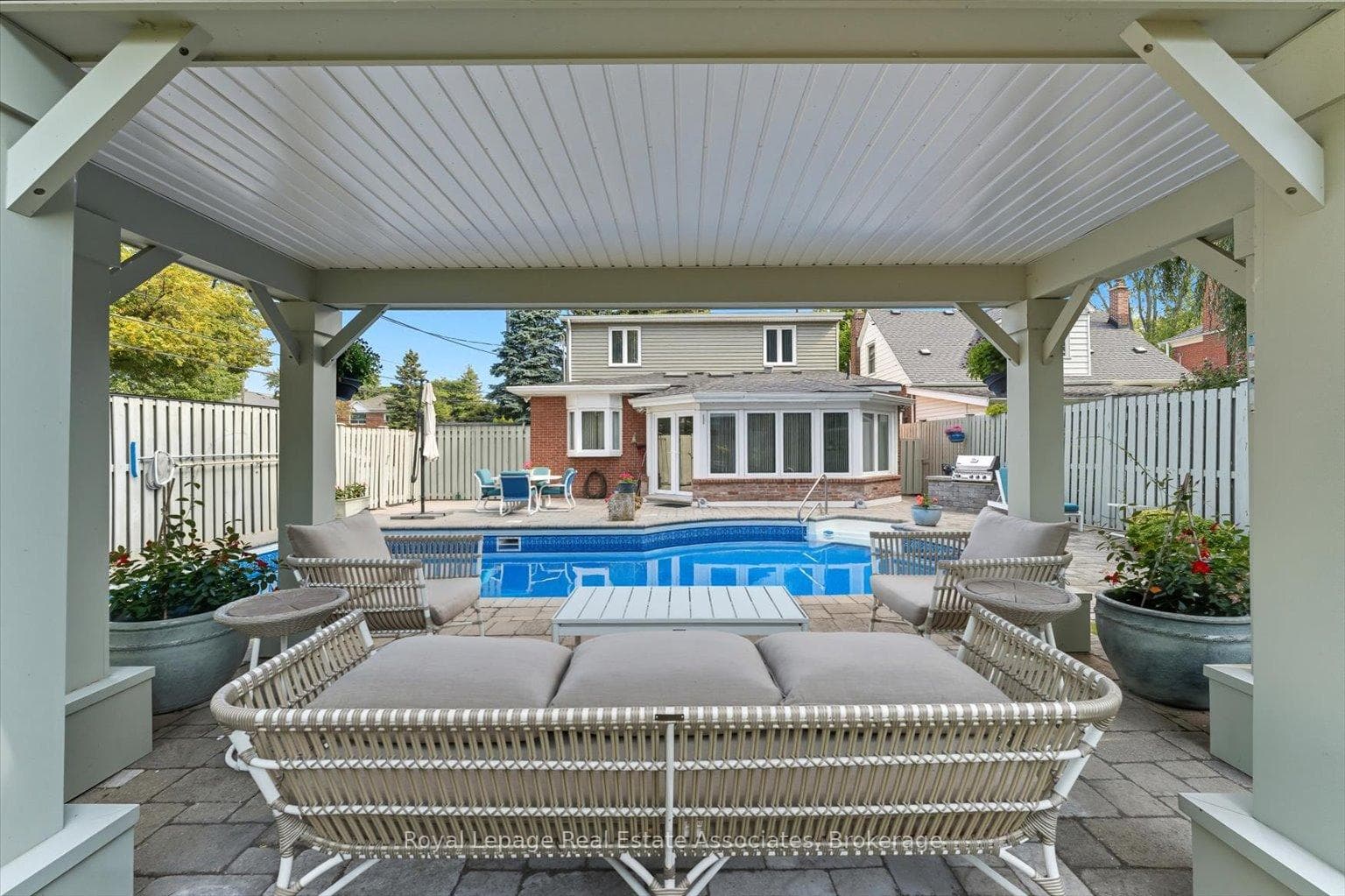 12 Wenonah Drive - Detached photo 6 of 50 in Mississauga, Ontario