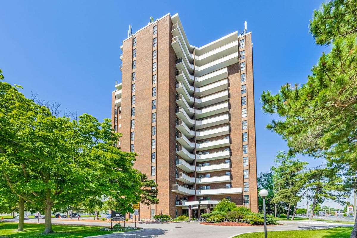 3025 Queen Frederica Drive Unit 1007 - Condo for sale in Applewood, Ontario