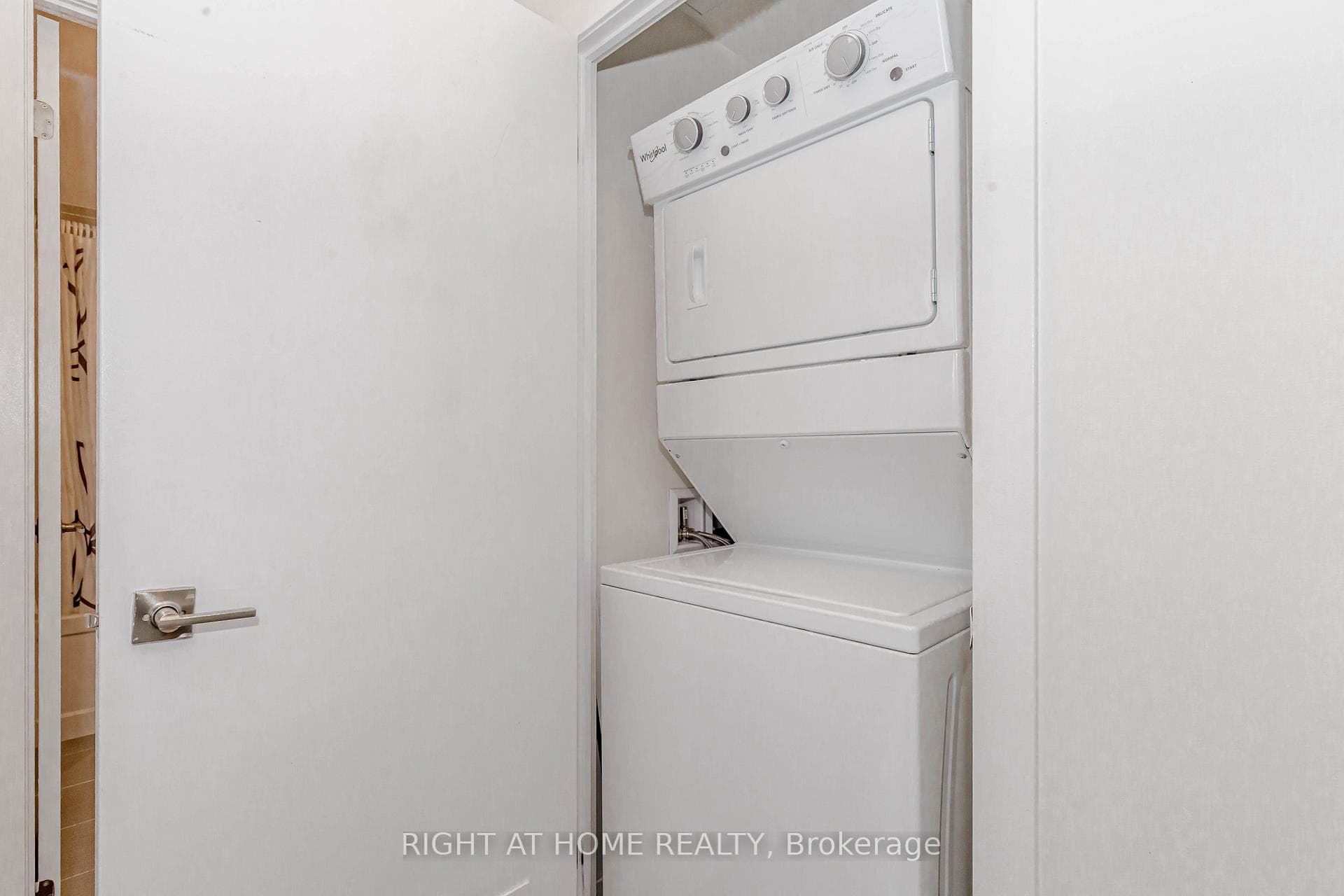 2093 Fairview Street Unit 709 - Condo photo 27 of 45 in Burlington, Ontario
