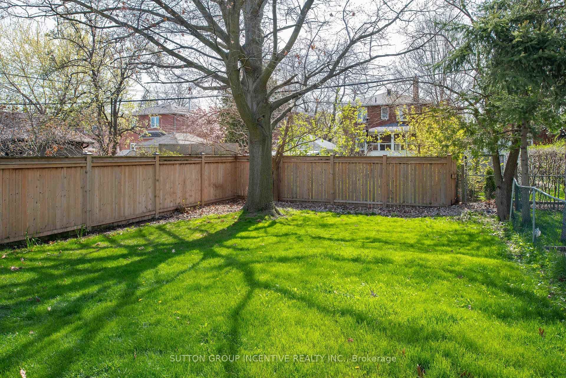 16 Robindale Avenue - Detached photo 43 of 44 in Liberty Village / Parkdale / South Parkdale, Ontario