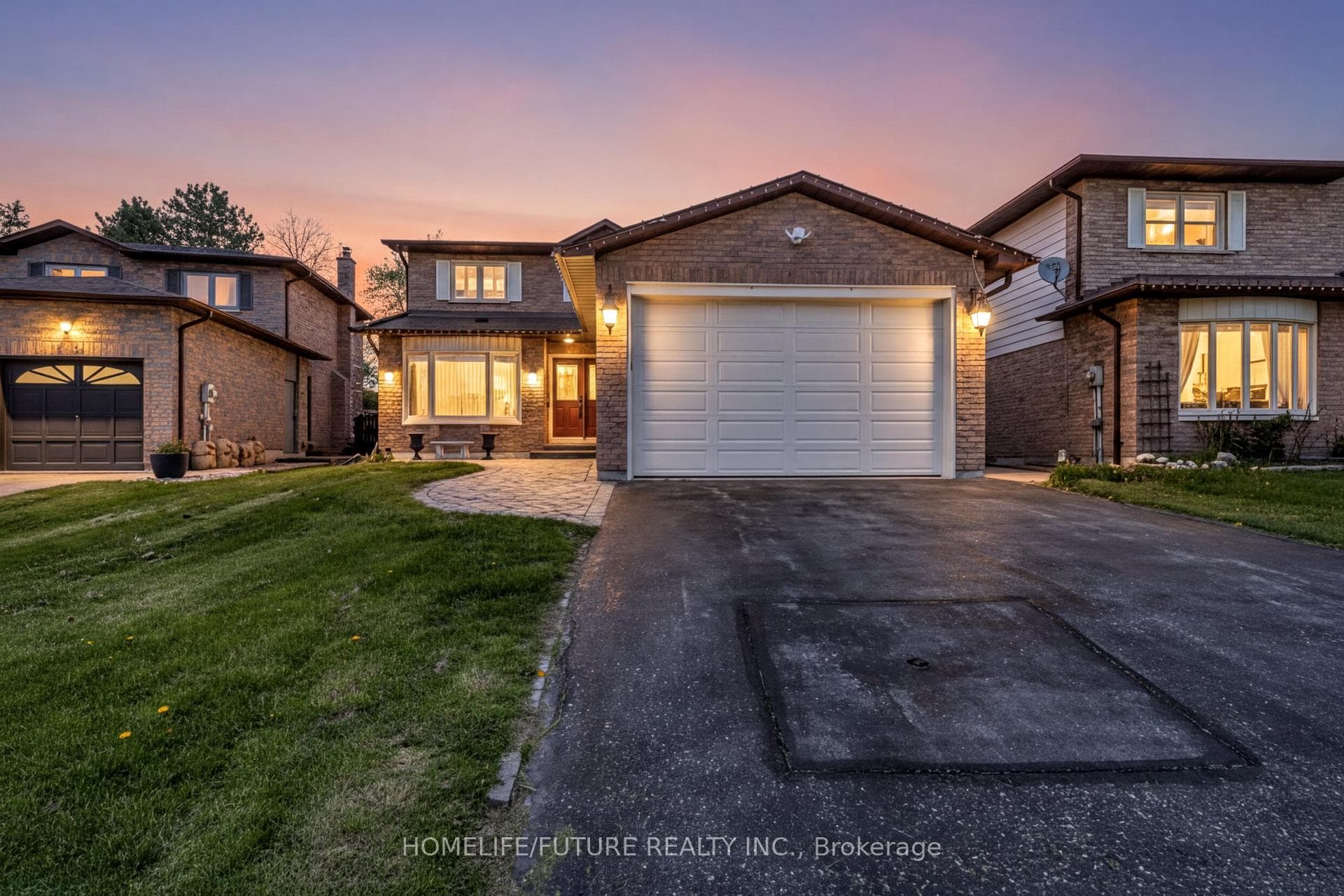 86 Robinson Crescent - home for sale in Whitby, Ontario