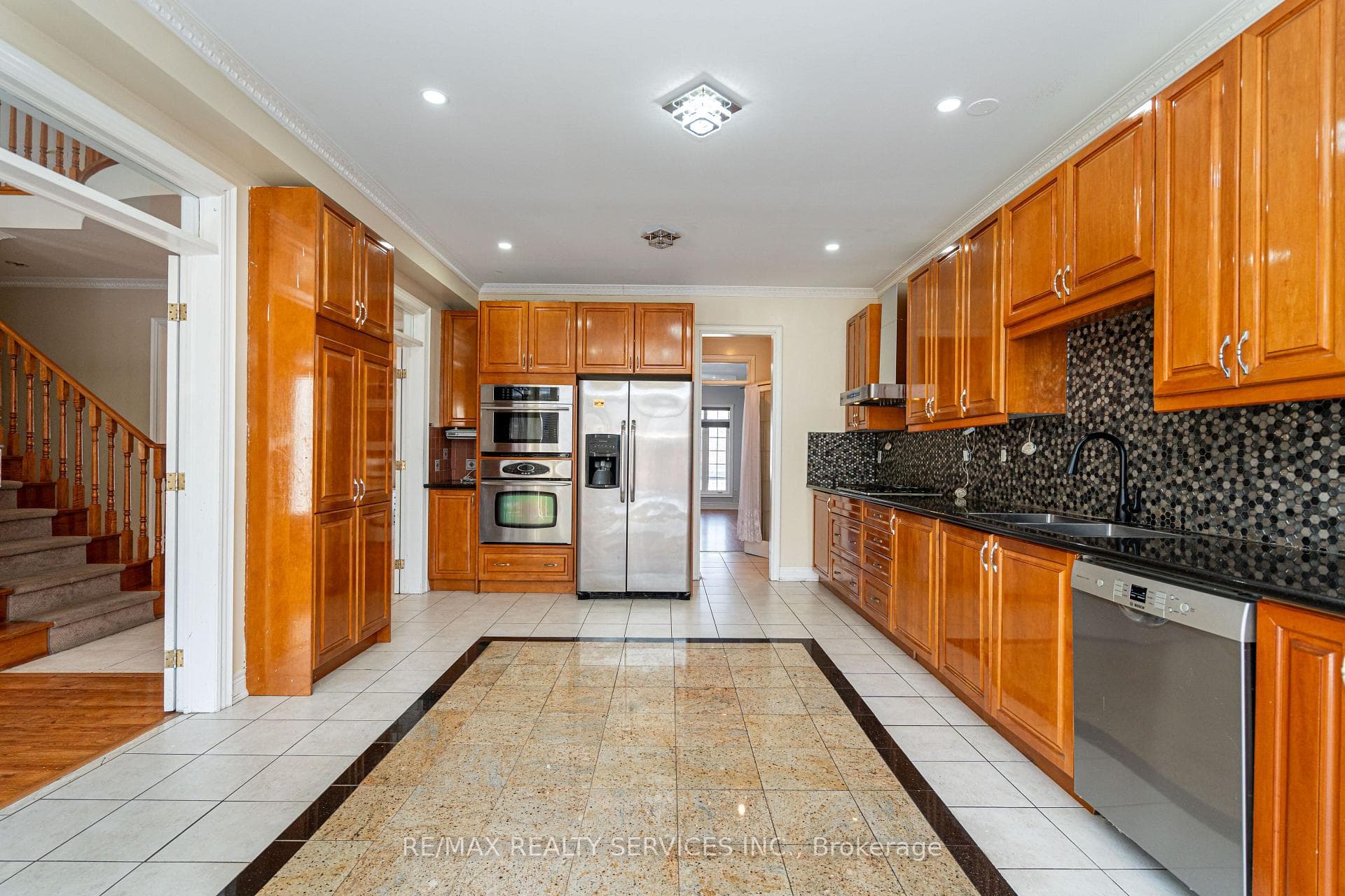 52 Mount Royal Circle - Detached photo 10 of 43 in Brampton, Ontario