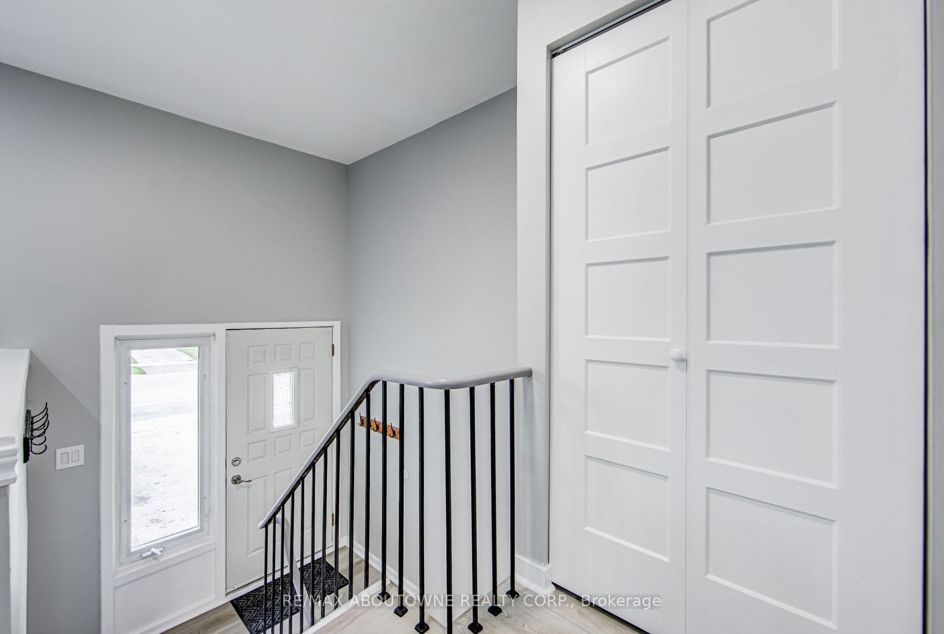 2367 Middlesmoor Crescent - Semi-Detached photo 15 of 31 in Burlington, Ontario