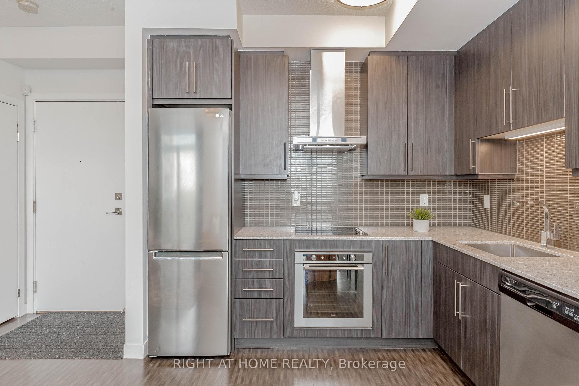 2093 Fairview Street Unit 709 - Condo photo 12 of 45 in Burlington, Ontario