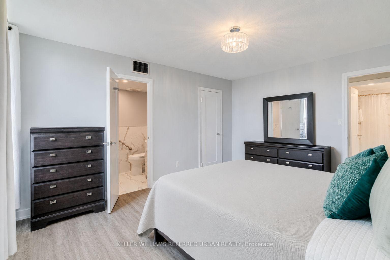 10 Edgecliff Golfway Unit 1417 - Condo photo 18 of 35 in Flemingdon Park / Don Mills, Ontario