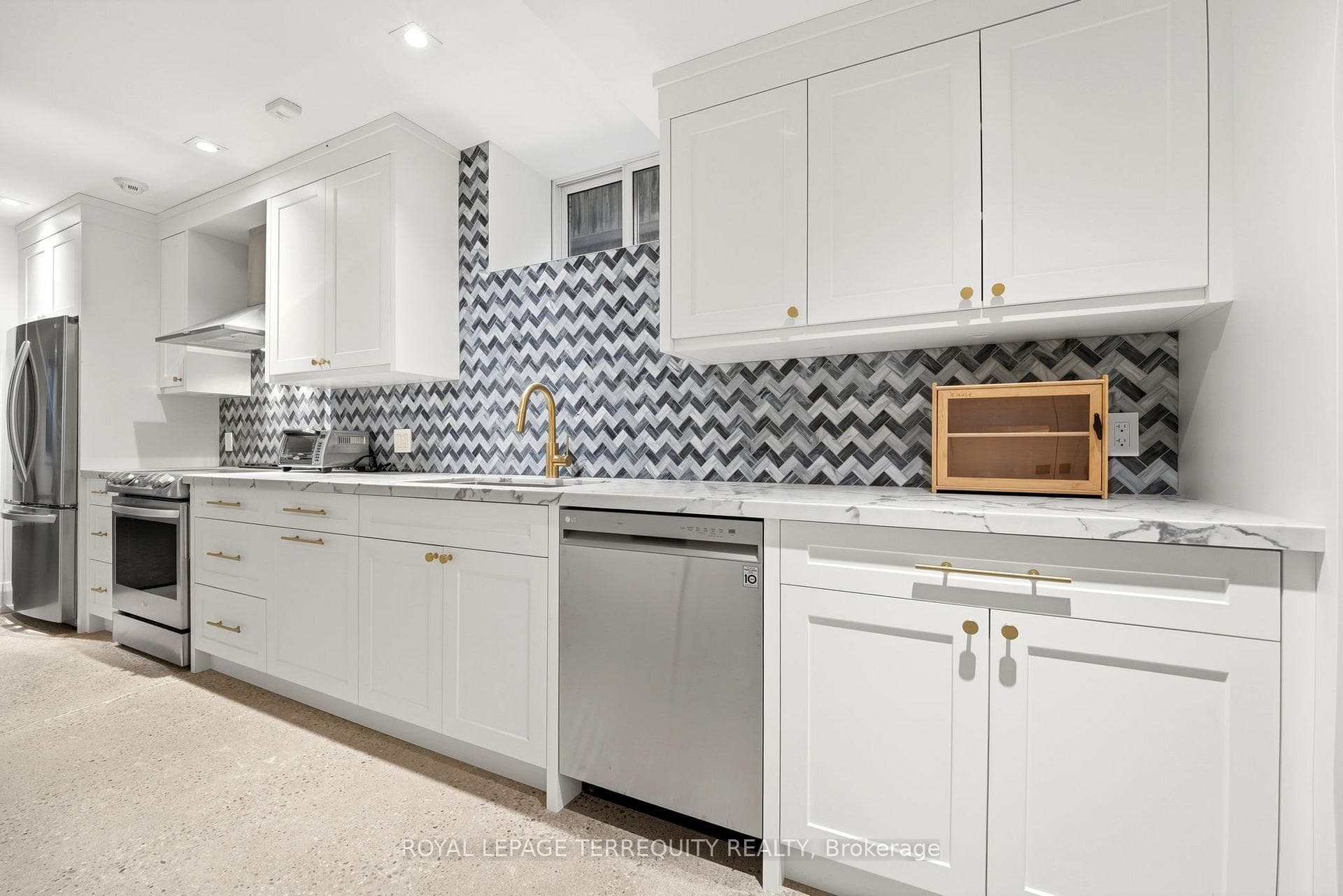 100 Admiral Road - Semi-Detached photo 12 of 34 in Annex / Yorkville / Summerhill, Ontario