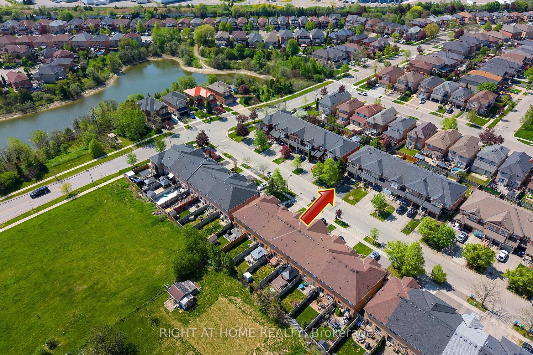 18 Frank Johnston Road - Townhouse photo 2 of 50 in Caledon, Ontario