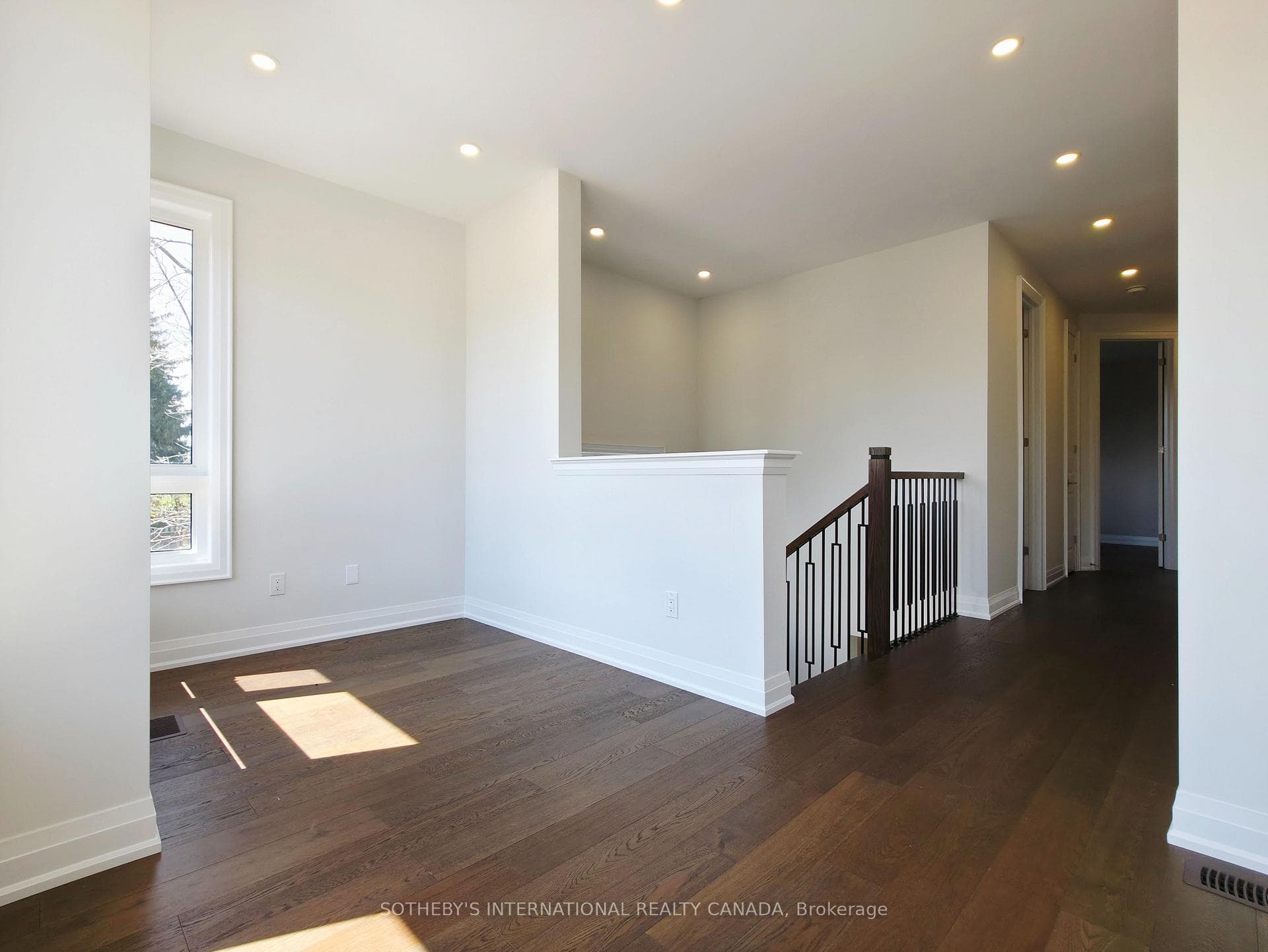 516 Markay Common - Detached photo 11 of 24 in Burlington, Ontario