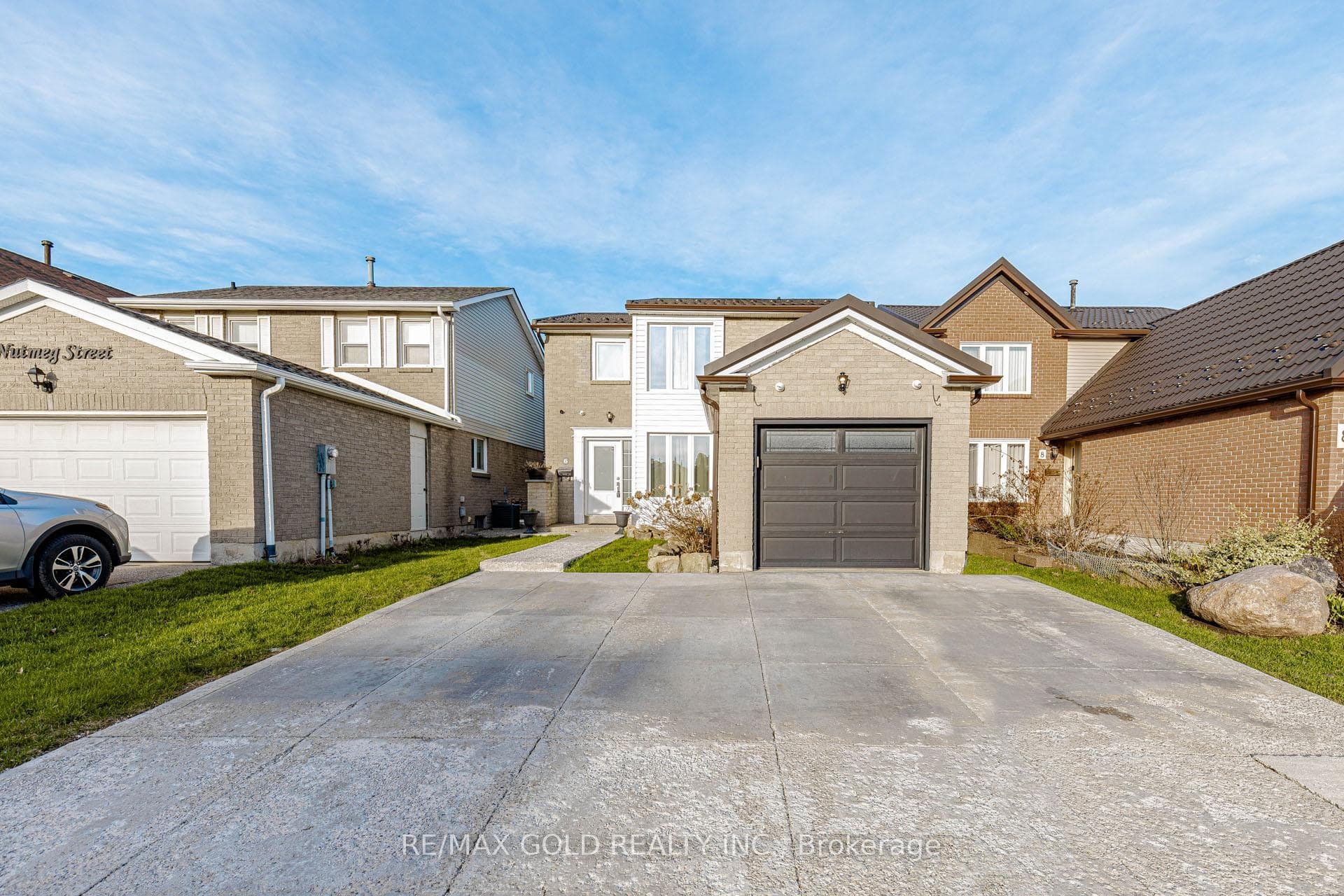 6 Nutmeg Street - Detached for sale in Heart Lake, Ontario