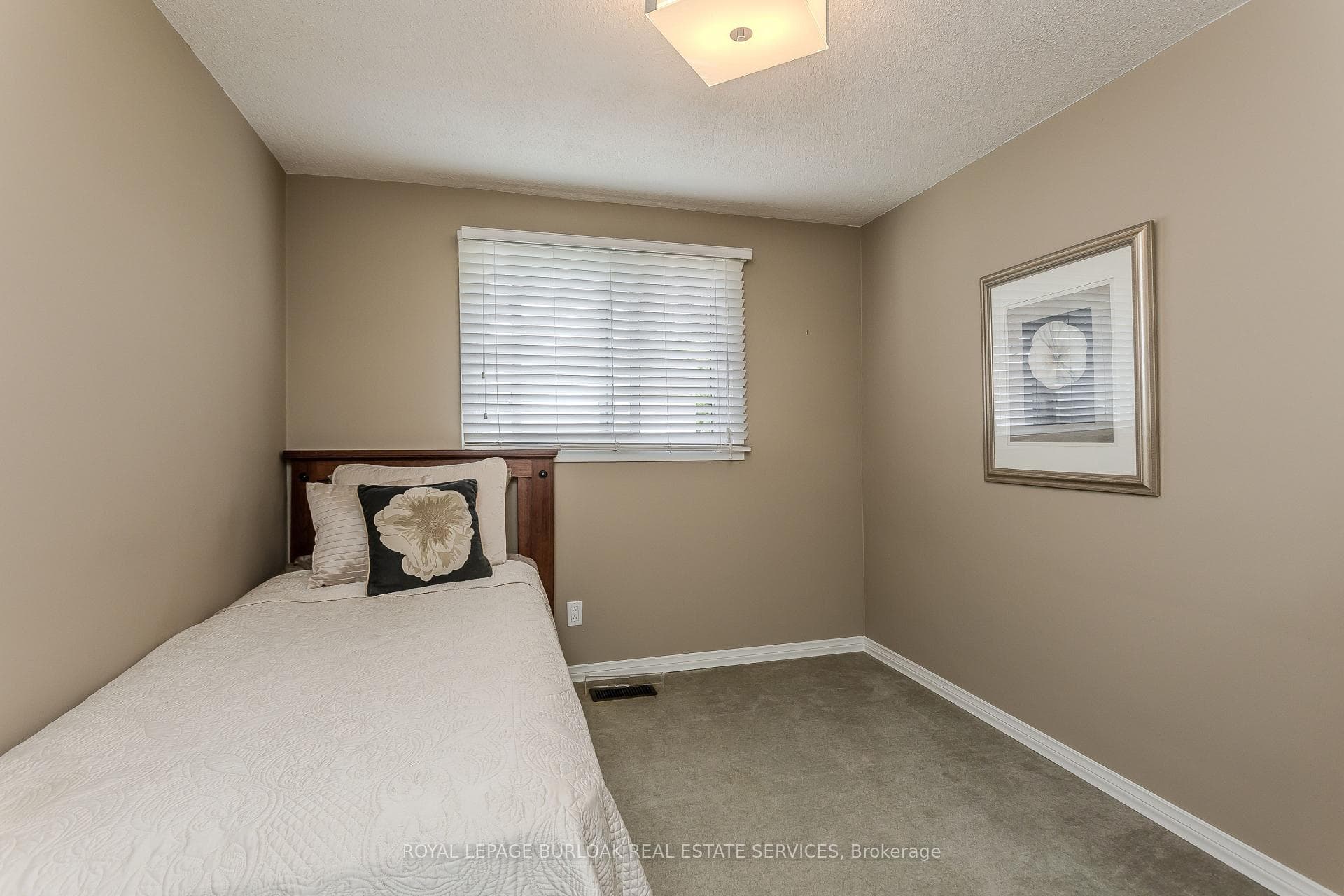 643 Artreva Crescent - Detached photo 14 of 26 in Burlington, Ontario
