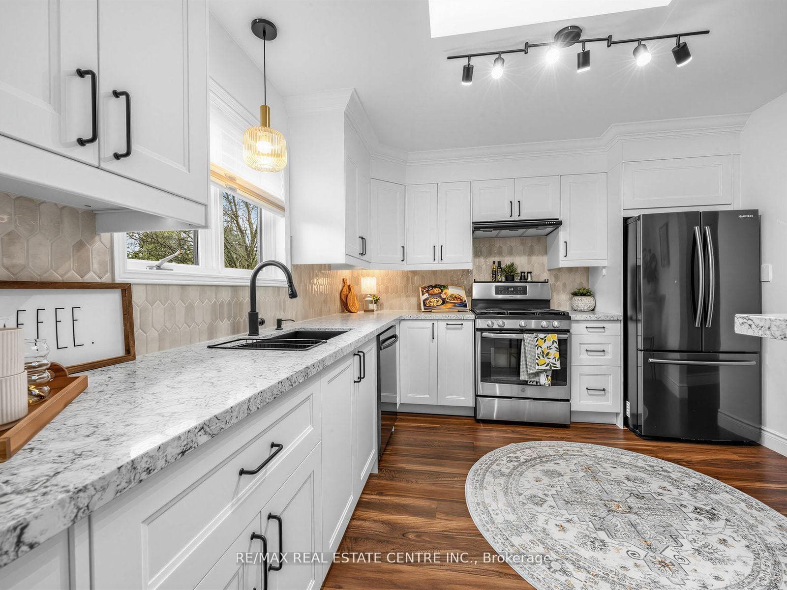 592 Montbeck Crescent - Detached photo 7 of 50 in Mississauga, Ontario