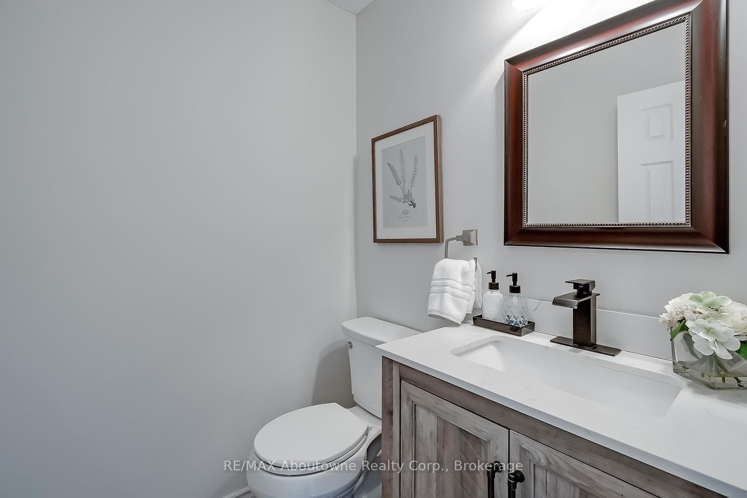 2470 Headon Forest Drive Unit 41 - Condo photo 5 of 42 in Burlington, Ontario