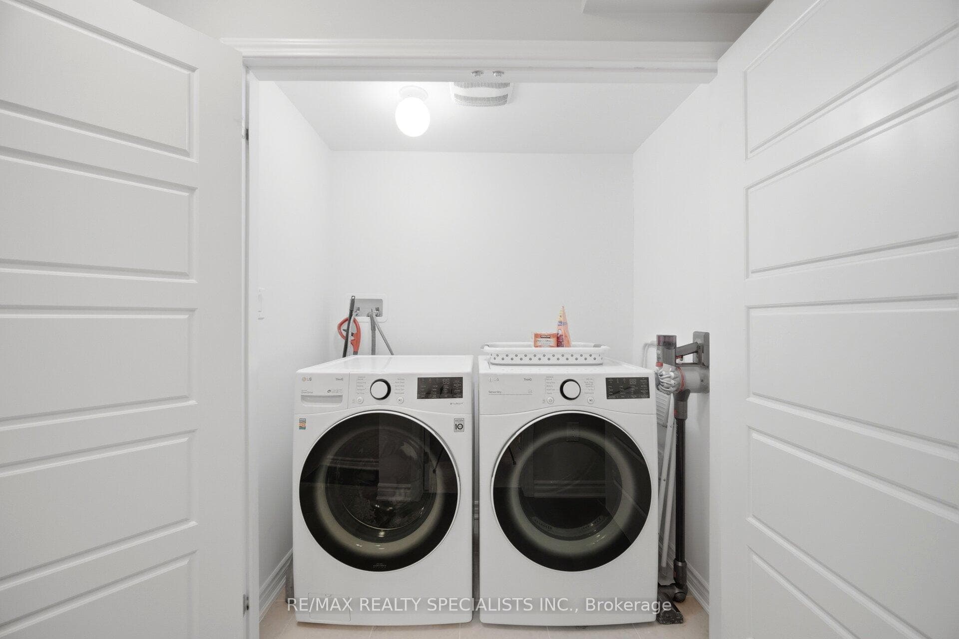 510 Bellflower Court - Townhouse photo 16 of 41 in Milton, Ontario