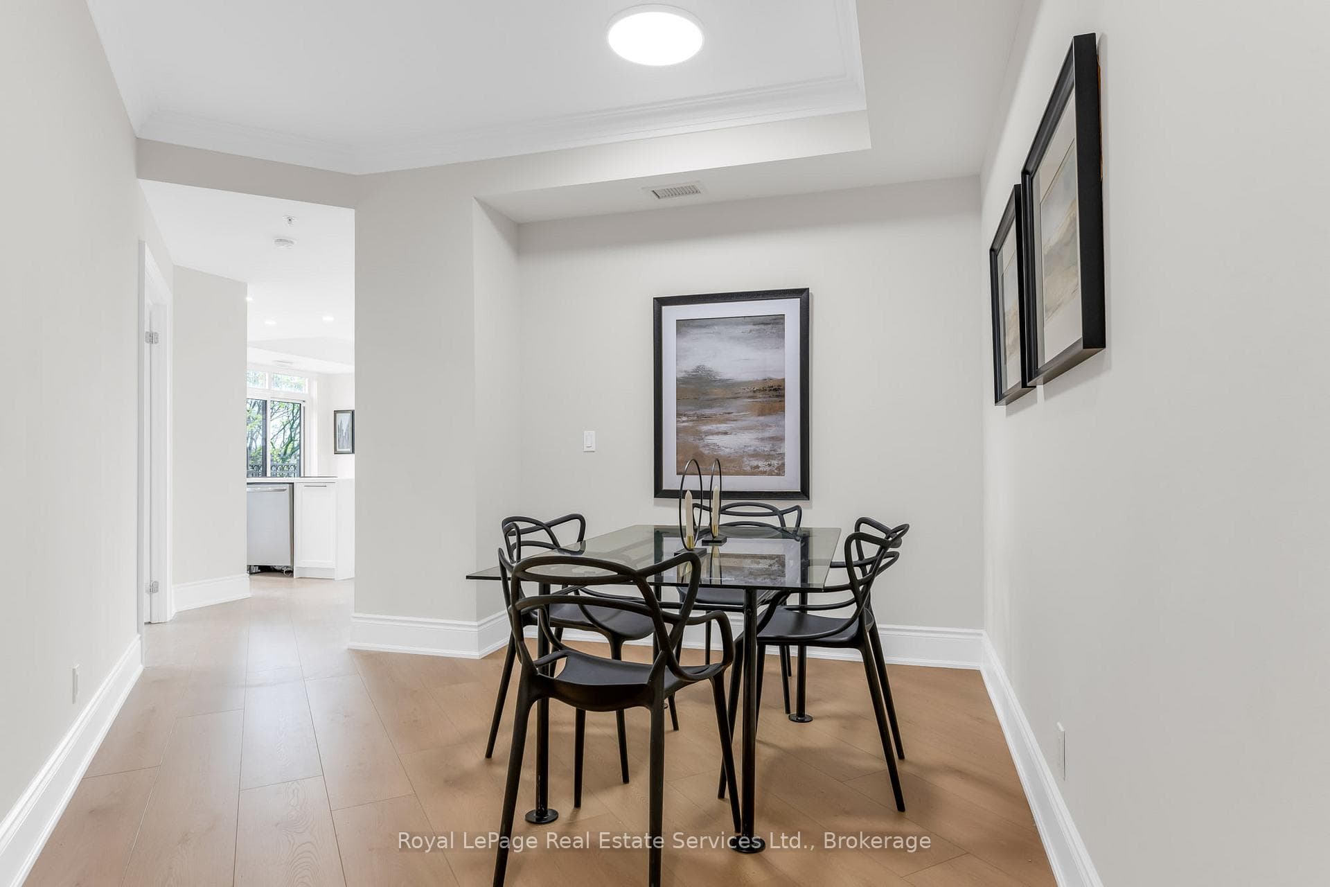 205 Lakeshore Road Unit 407 - Condo photo 5 of 27 in Oakville, Ontario