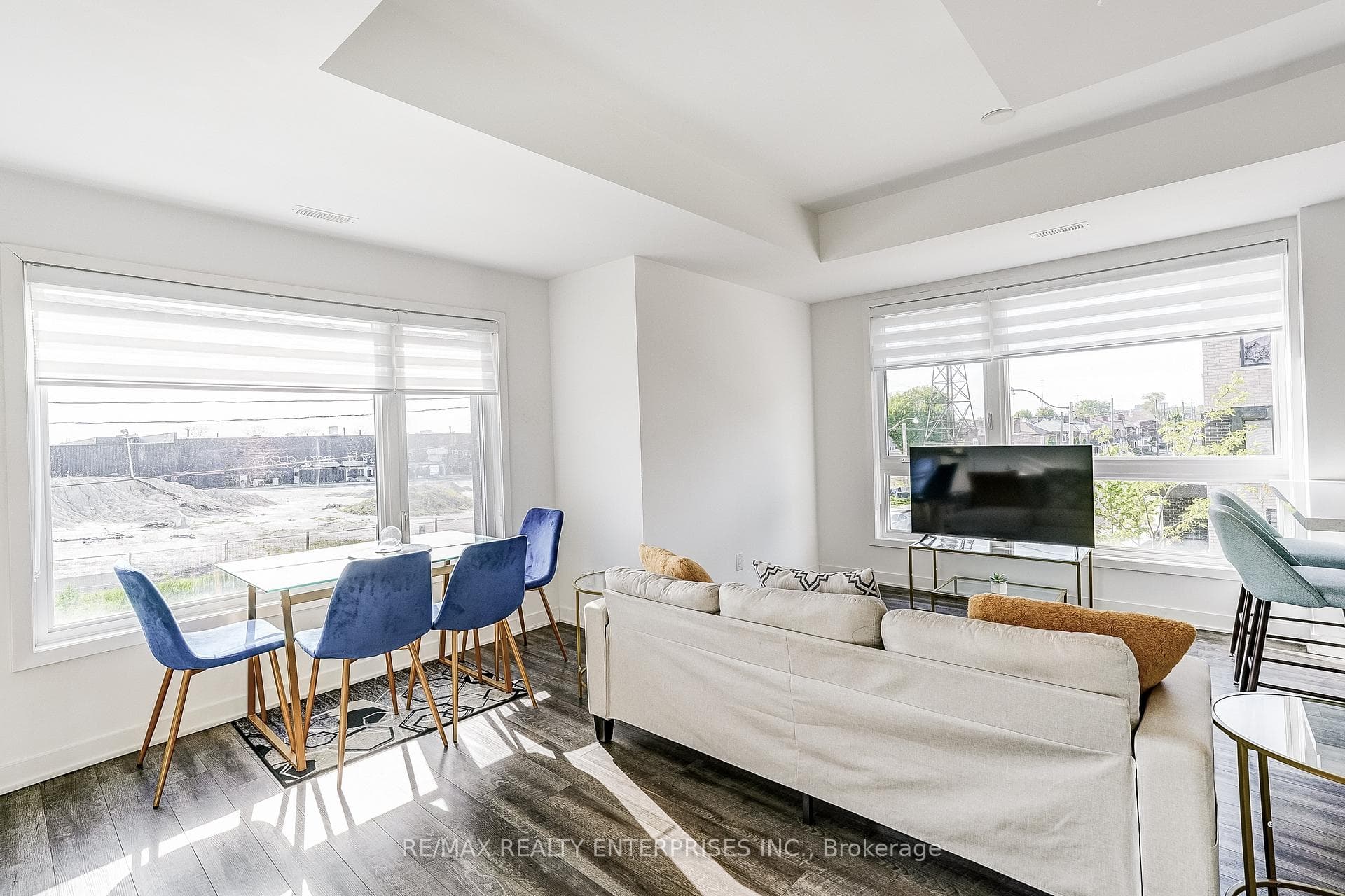 40 Ed Clark Gardens Unit 16 - Condo photo 6 of 31 in Keelesdale / Eglinton West, Ontario