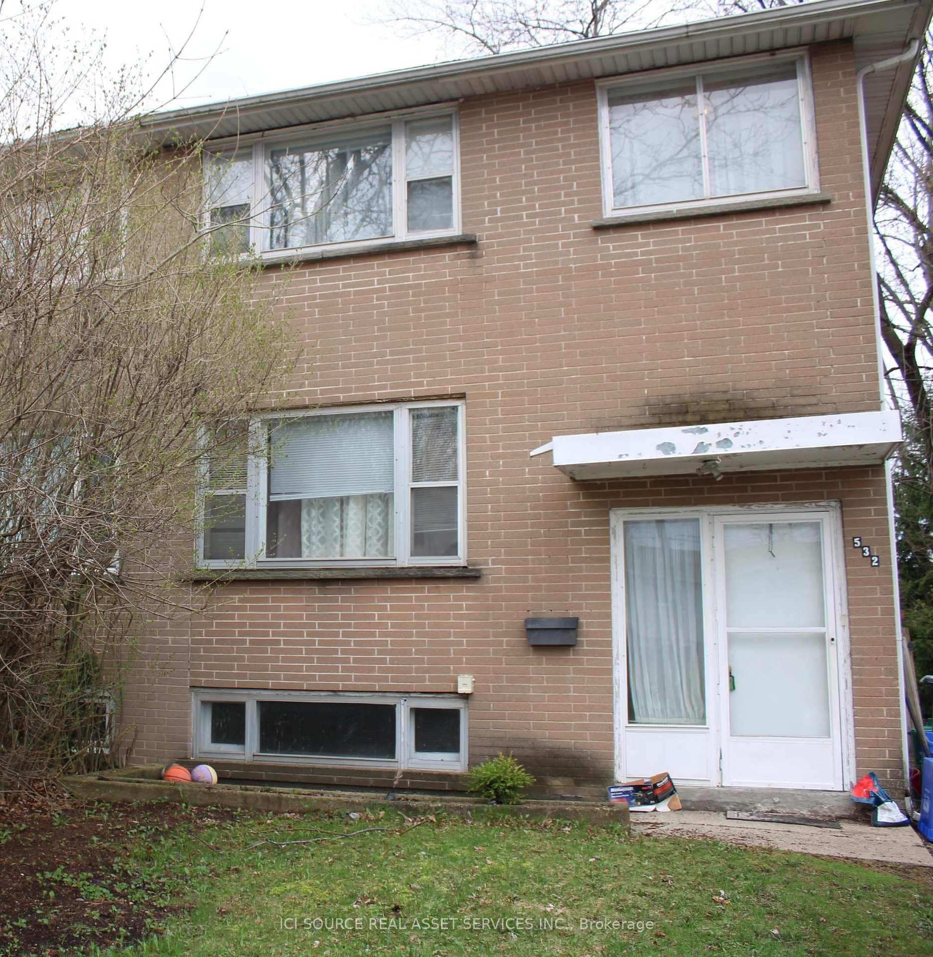 532 Appleby Line - Semi-Detached photo 2 of 12 in Burlington, Ontario