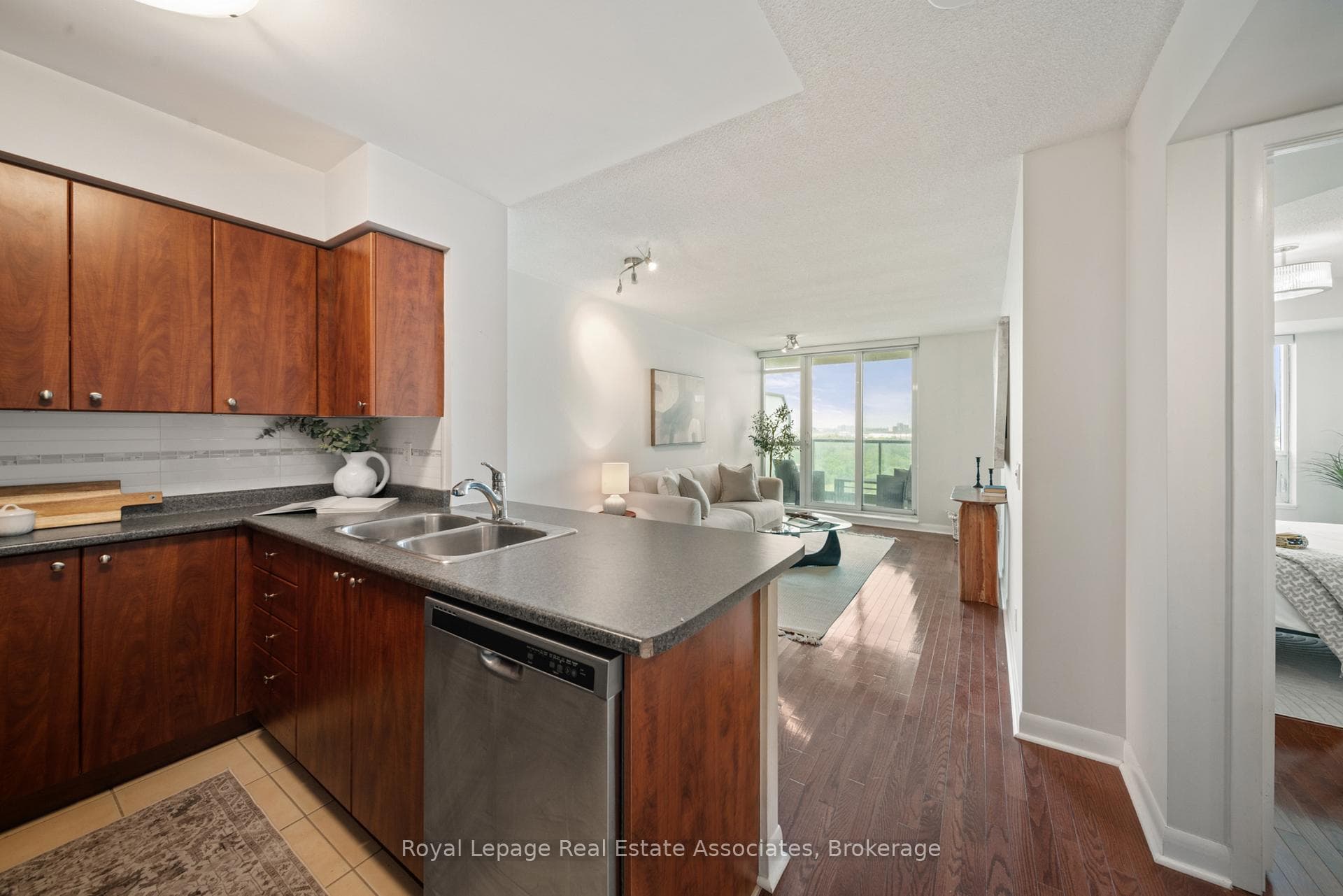 225 Sherway Gardens Road Unit 1601 - Condo photo 6 of 15 in Etobicoke (Islington / Rexdale), Ontario