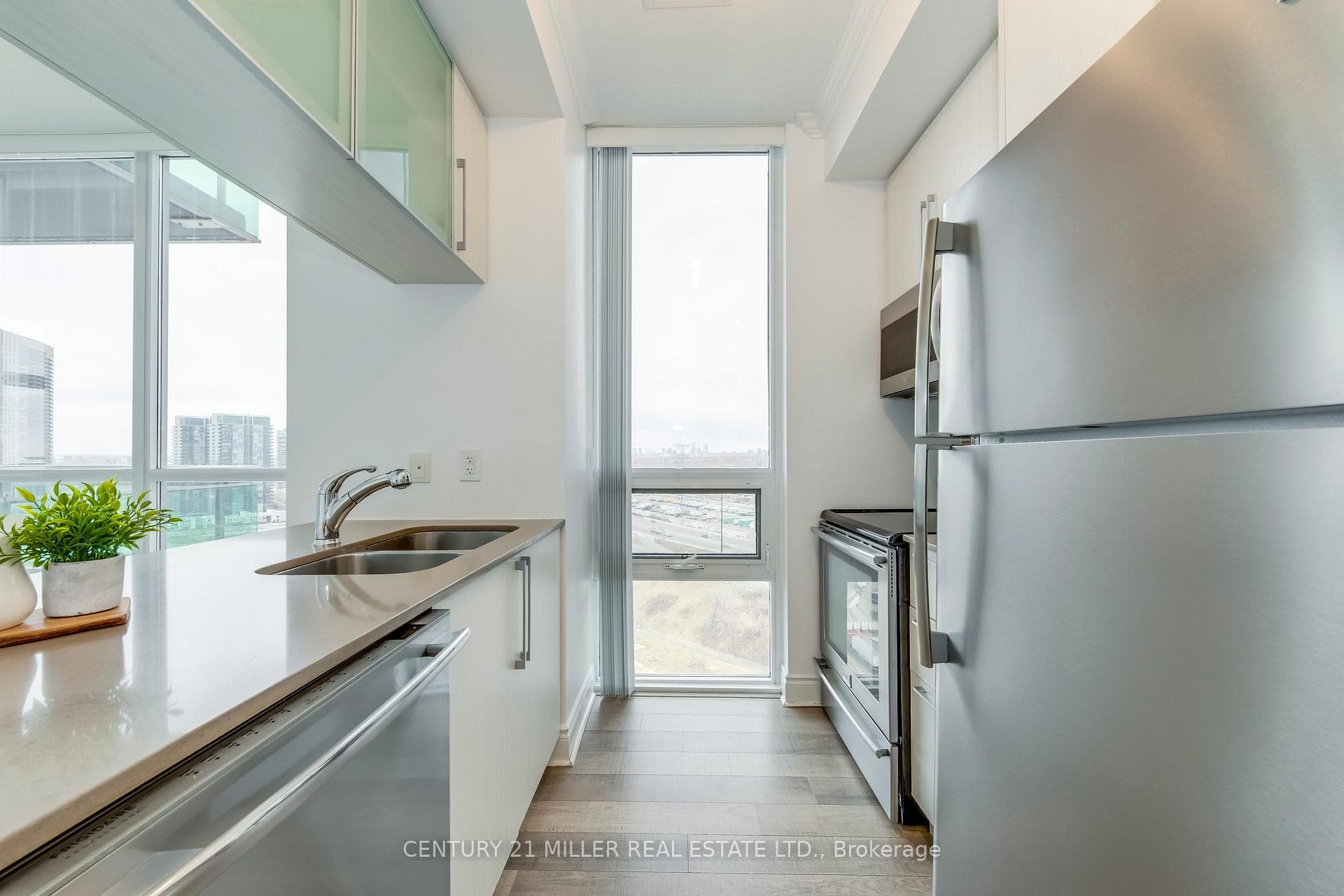 16 Brookers Lane Unit 2002 - Condo photo 5 of 42 in Liberty Village / Parkdale / South Parkdale, Ontario