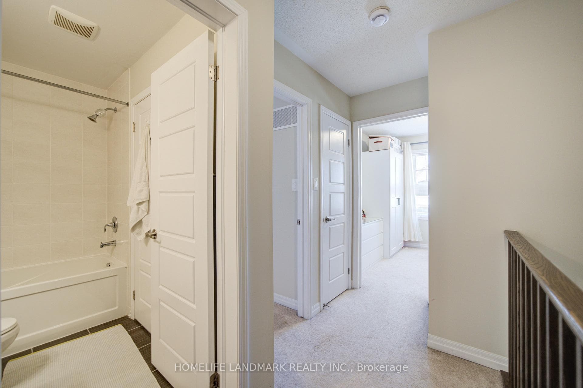 3086 Mistletoe Gardens - Townhouse photo 25 of 38 in Oakville, Ontario