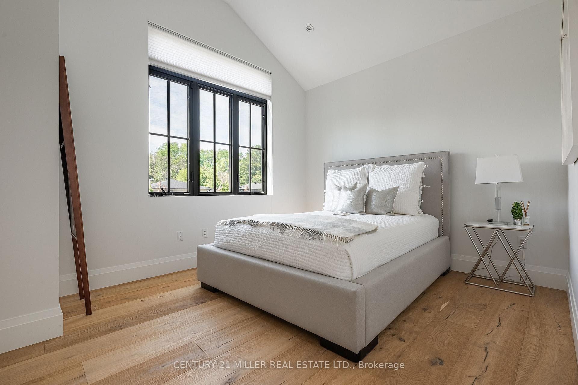 257 Sunrise Crescent - Detached photo 25 of 44 in Oakville, Ontario