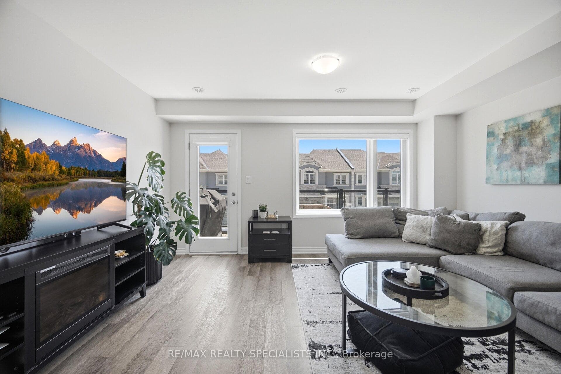 510 Bellflower Court - Townhouse photo 9 of 41 in Milton, Ontario