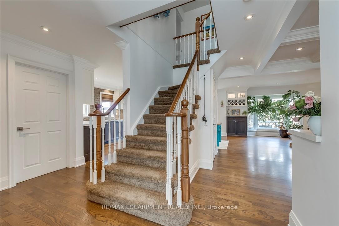 3311 SPRINGVALE Court - Detached photo 22 of 50 in Burlington, Ontario
