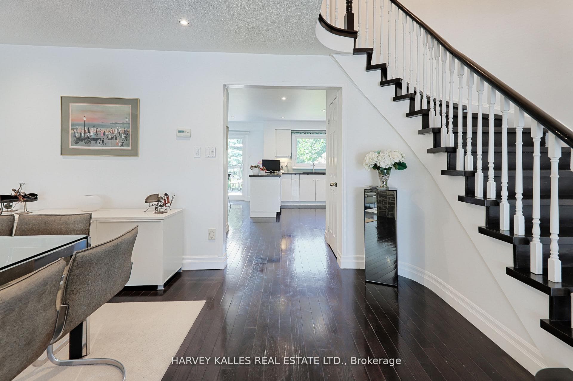 1050 Lindsay Drive - Townhouse photo 10 of 40 in Oakville, Ontario