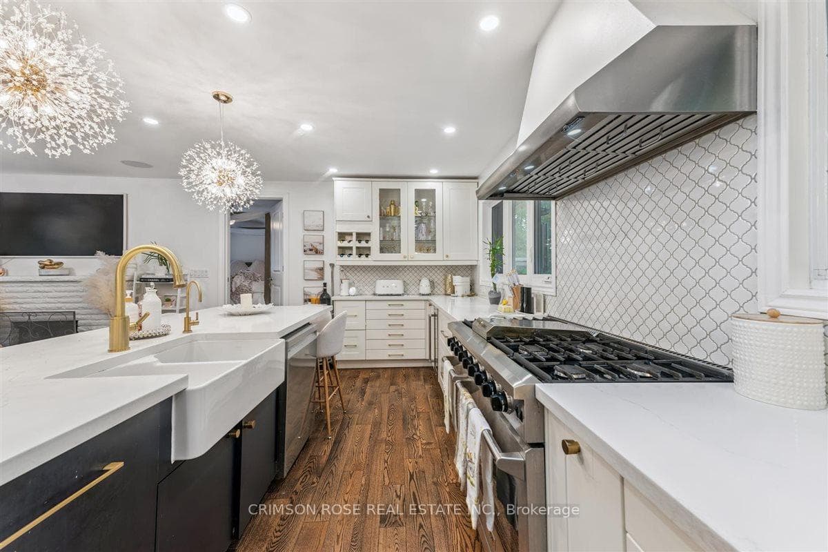 89 Holyrood Avenue - Detached photo 11 of 34 in Oakville, Ontario