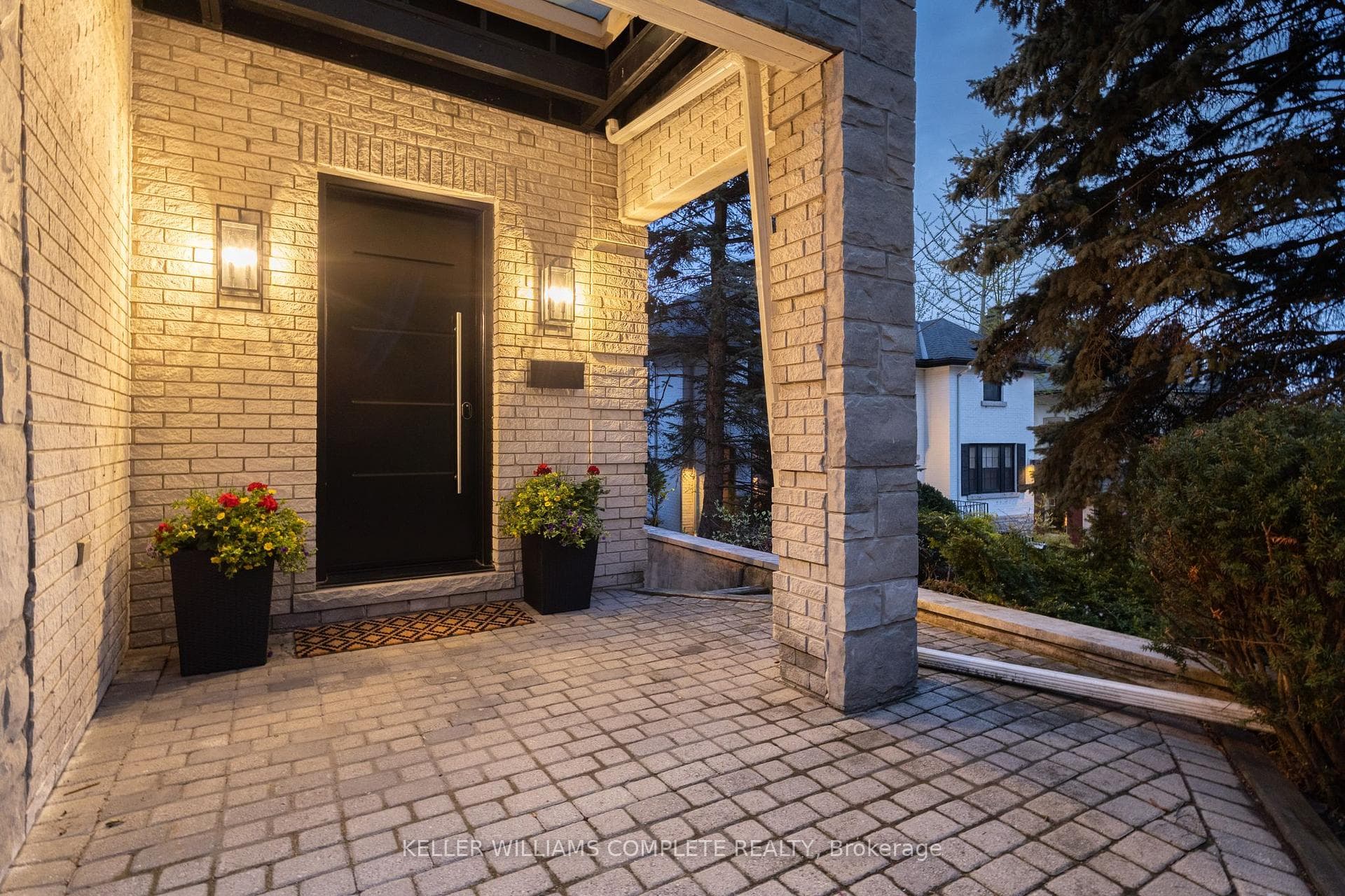 28 Undercliffe Avenue - Detached photo 3 of 49 in Hamilton, Ontario