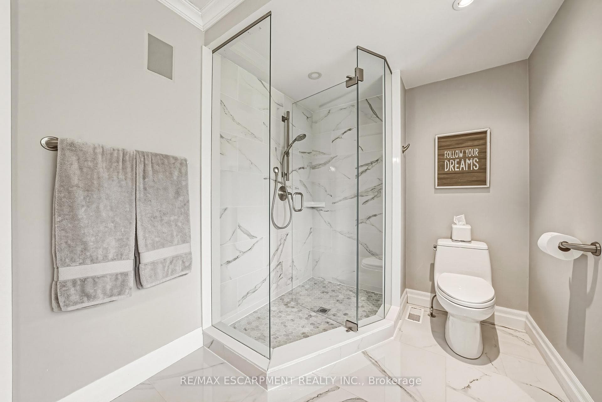7 Colonial Crescent - Detached photo 30 of 49 in Oakville, Ontario