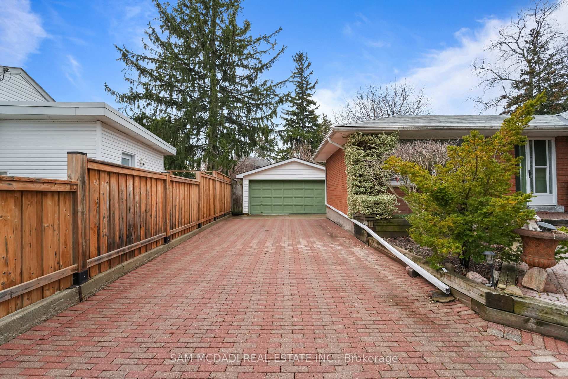 2470 Meadowood Crescent - home for sale in Oakville, Ontario