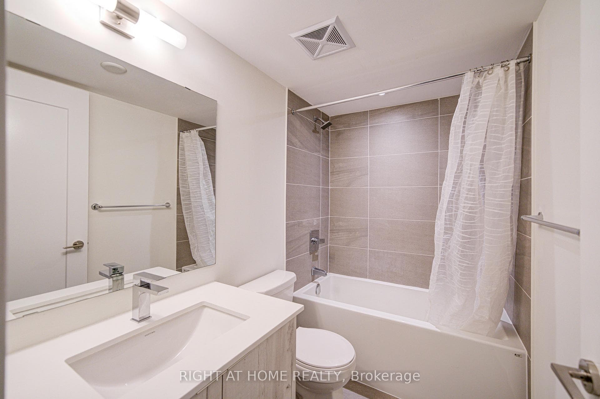1350 Kingston Road Unit TH03 - Condo photo 21 of 25 in Birch Cliff / Cliffside, Ontario
