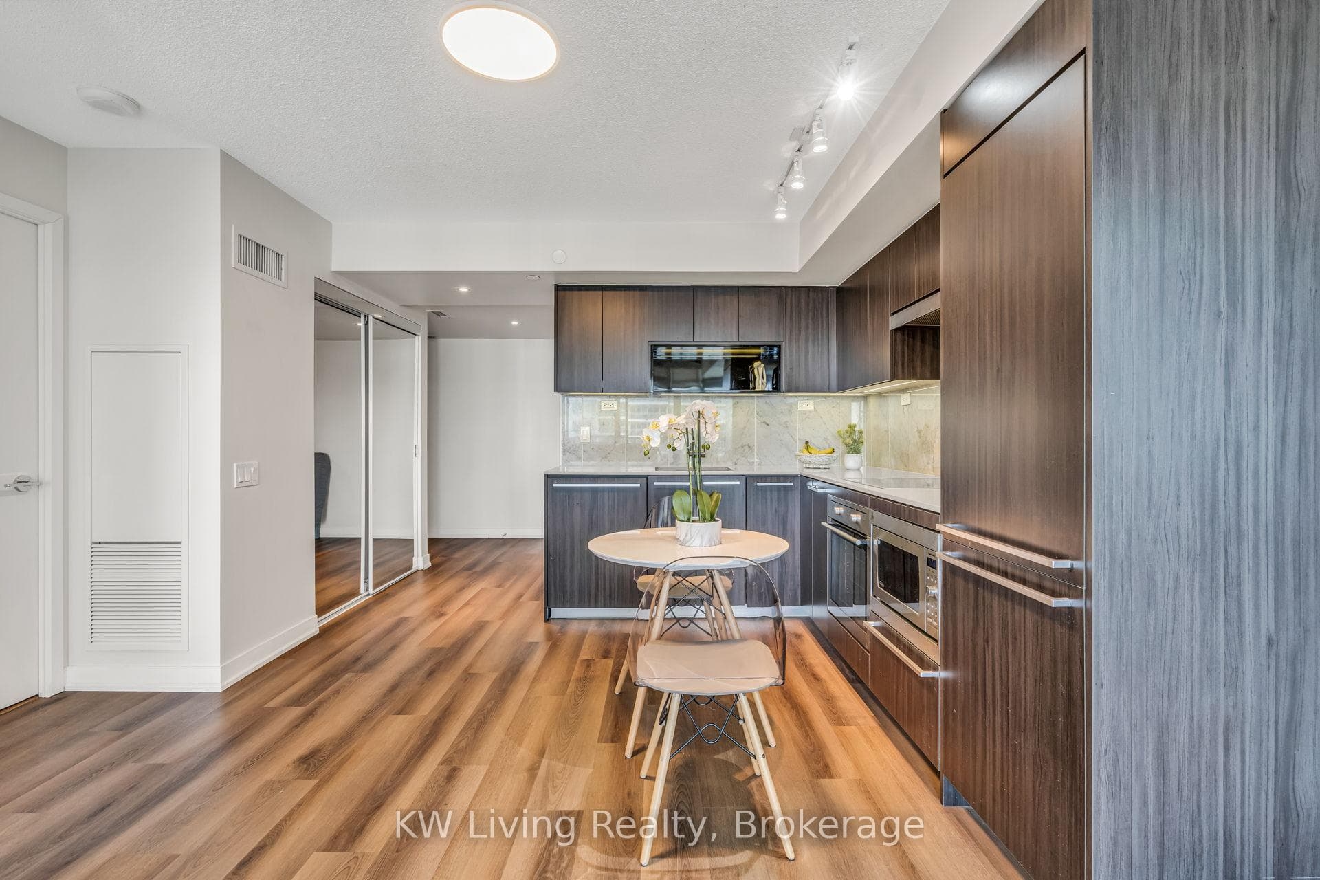 70 Queens Wharf Road Unit 1601 - Condo photo 17 of 37 in Downtown Toronto / Waterfront, Ontario