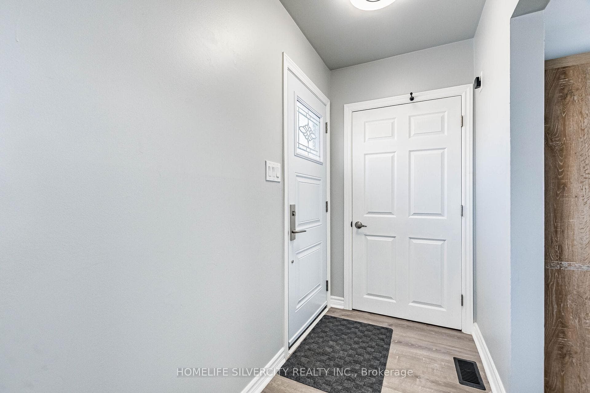 19 Garfield Crescent - Semi-Detached photo 4 of 50 in Brampton, Ontario
