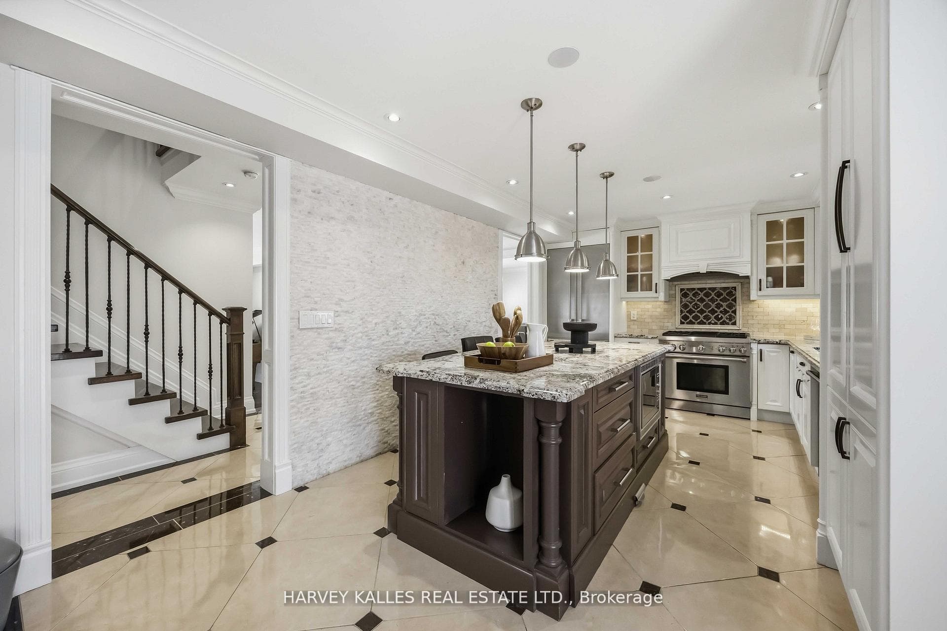 27 Ashley Park Road - Detached photo 12 of 49 in Etobicoke (Islington / Rexdale), Ontario