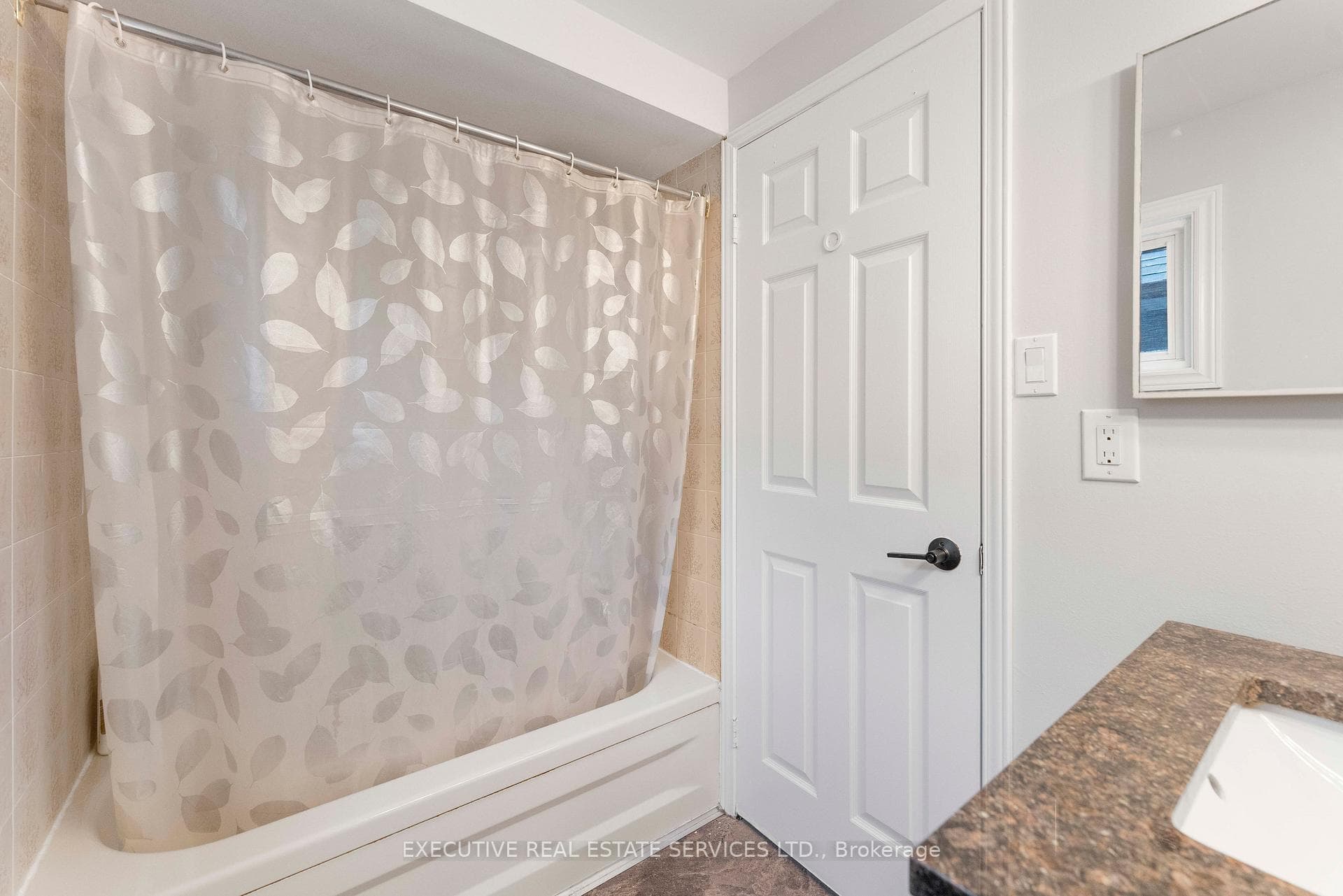 21 Garden Avenue - Detached photo 16 of 27 in Brampton, Ontario
