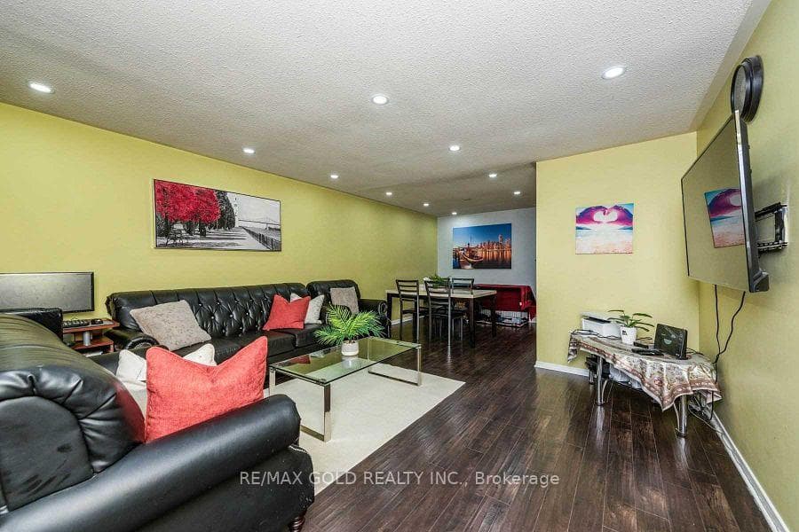 3430 Chipley Crescent - Semi-Detached photo 7 of 17 in Mississauga, Ontario