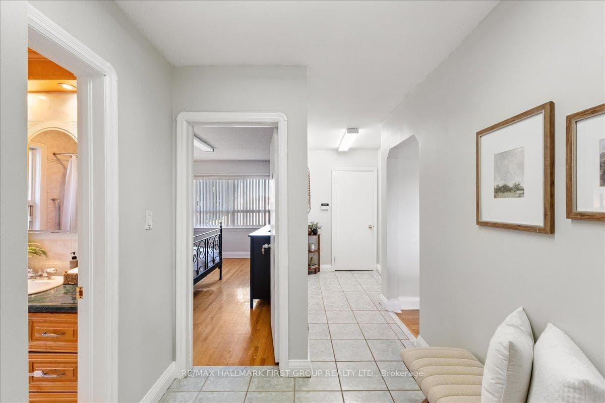 2690 Islington Avenue - Detached photo 5 of 45 in Etobicoke (West Mall / Rexdale), Ontario