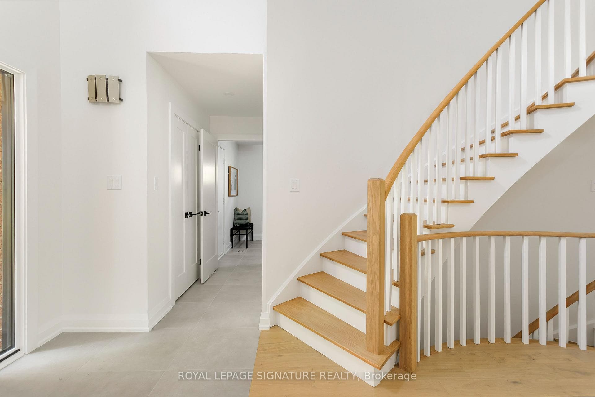 1026 Oak Meadow Road - Detached photo 19 of 50 in Oakville, Ontario
