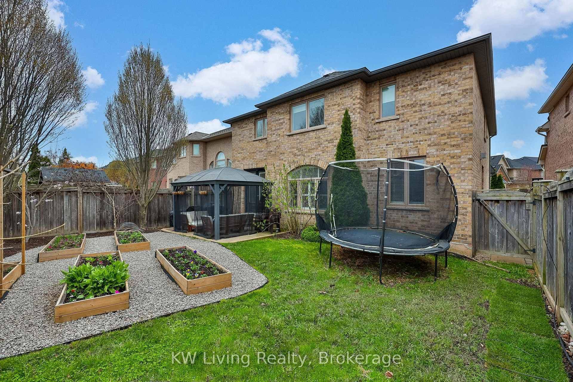 2327 Gladacres Lane - Detached photo 37 of 42 in Oakville, Ontario