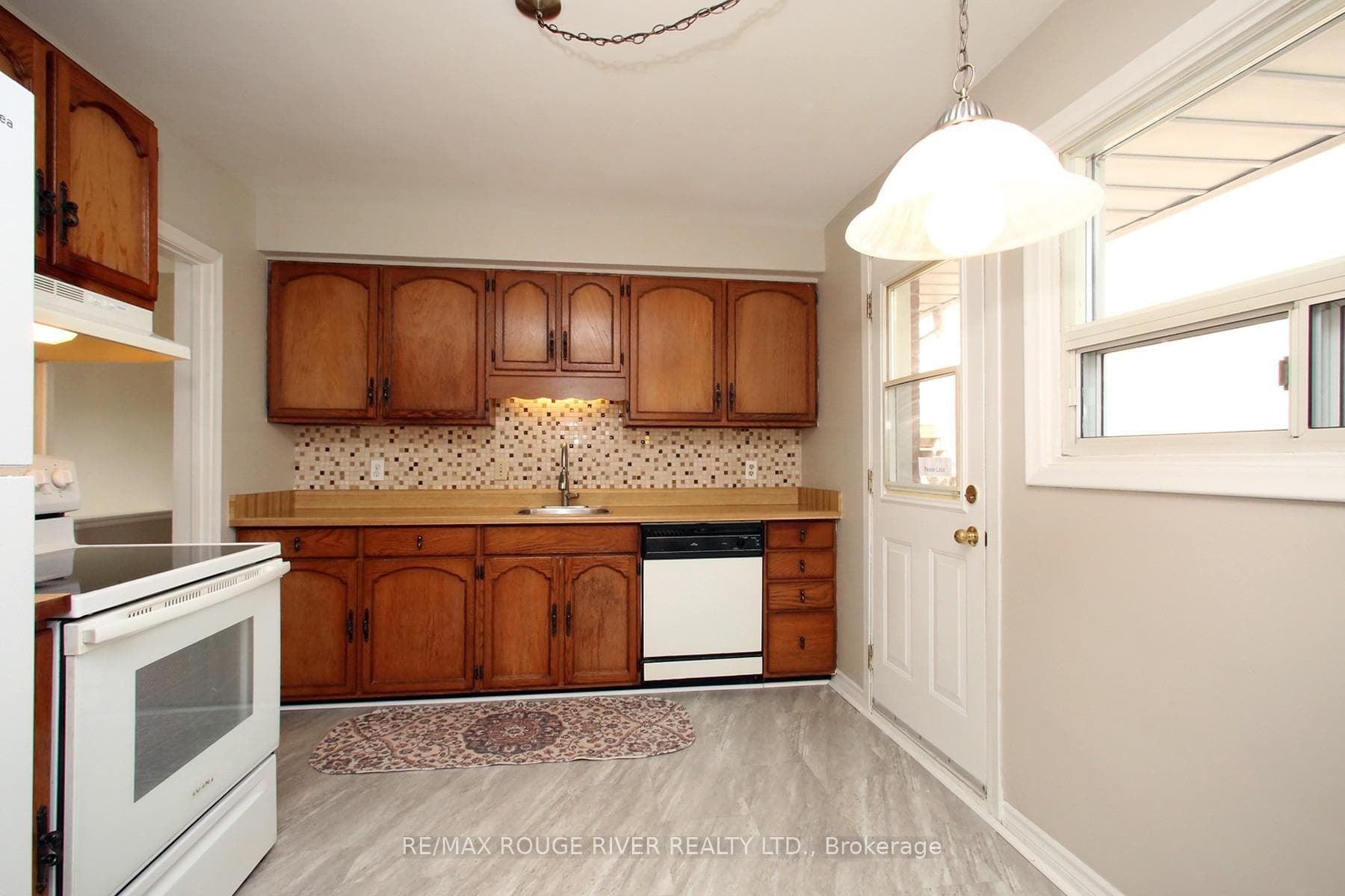19 Thornbeck Drive - Detached photo 12 of 25 in Scarborough (West Hill / Highland Creek), Ontario