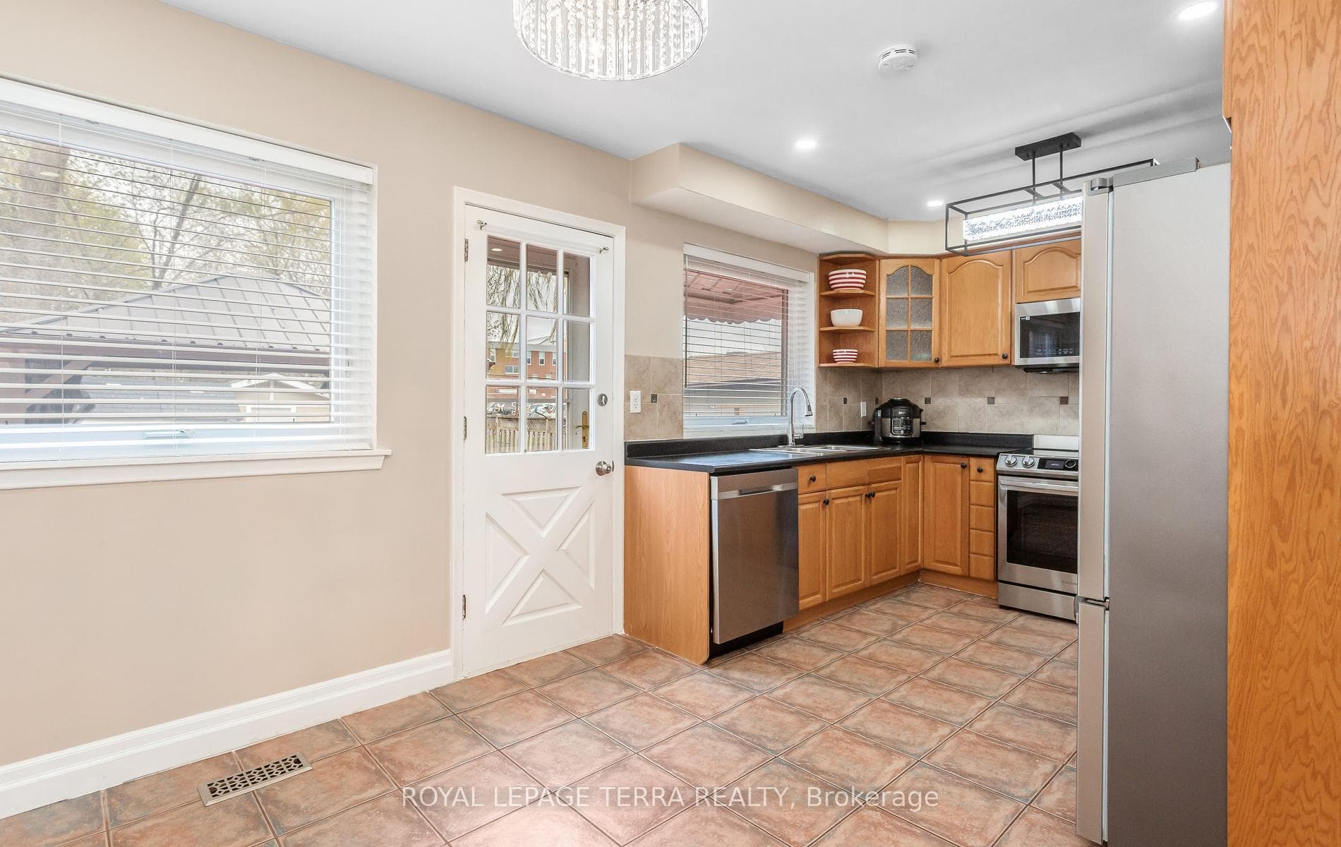2475 Brookhurst Road - Semi-Detached photo 8 of 44 in Mississauga, Ontario