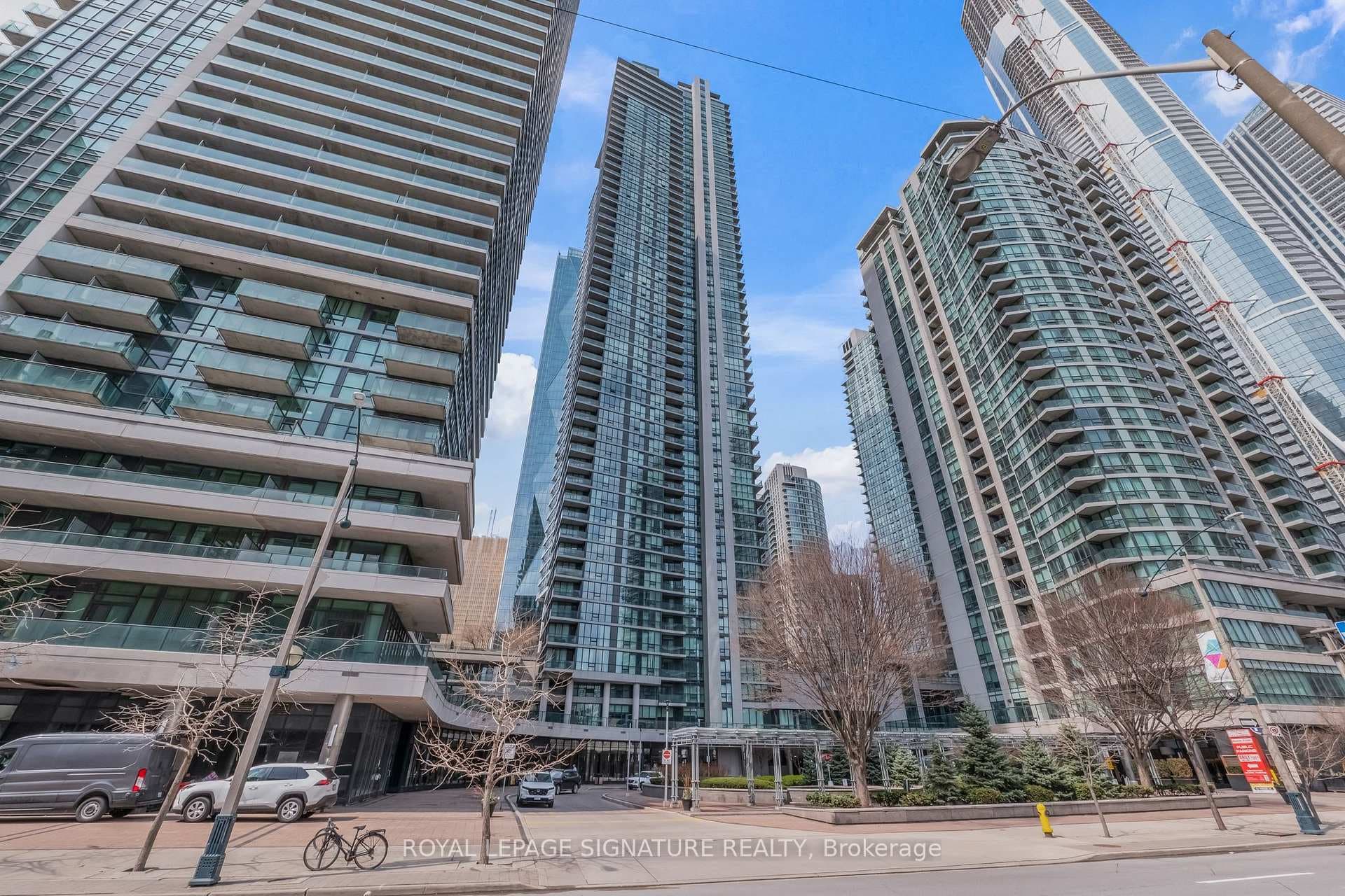 18 Harbour Street Unit 1801 - Condo photo 34 of 35 in Downtown Toronto / Waterfront, Ontario