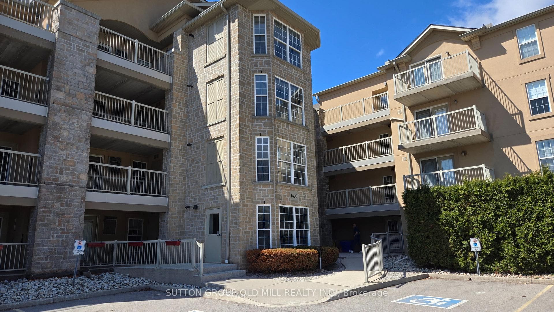 1470 Bishops Gate Unit 208 - Condo for sale in Glen Abbey, Ontario