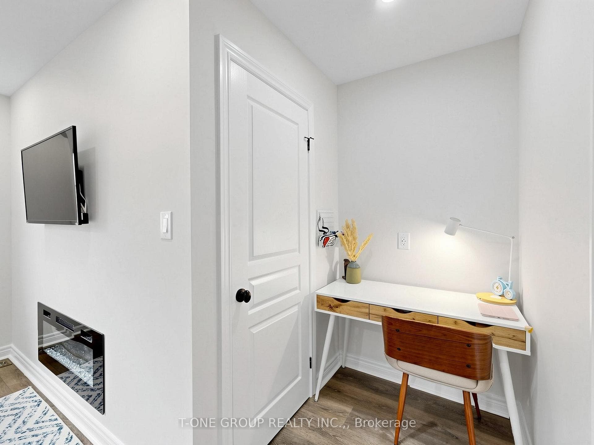 685 Rowley Common - Townhouse photo 17 of 43 in Burlington, Ontario