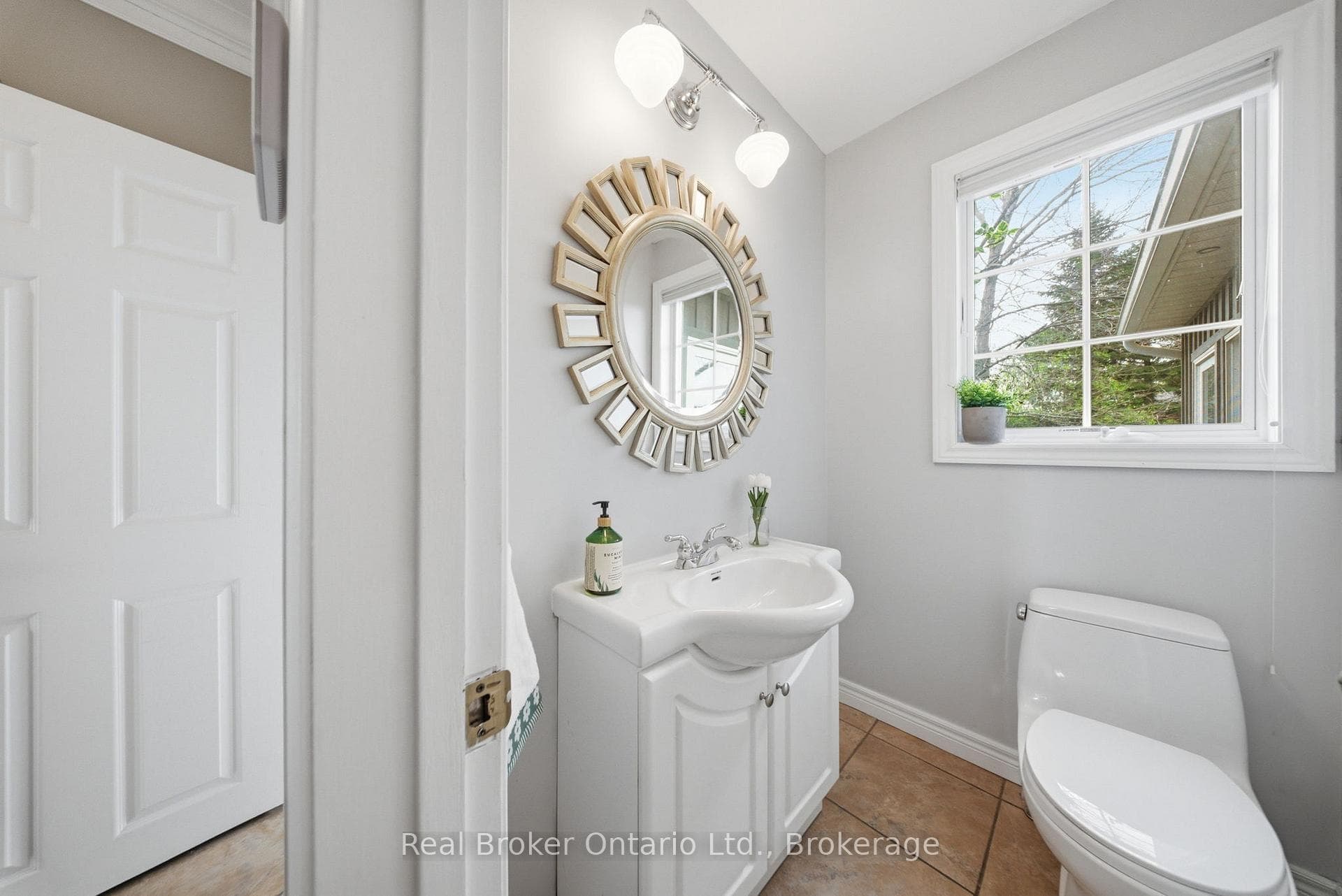 383 North Shore Boulevard - Detached photo 32 of 46 in Burlington, Ontario