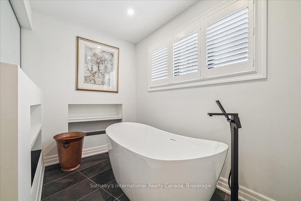 10 Southwind Terrace - Townhouse photo 31 of 43 in Oakville, Ontario