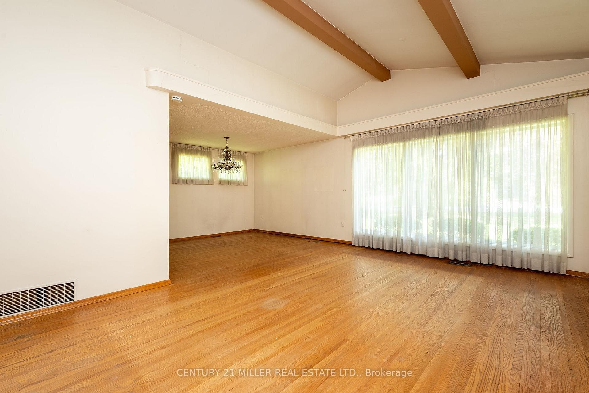 2048 Elmhurst Avenue - Detached photo 13 of 21 in Oakville, Ontario